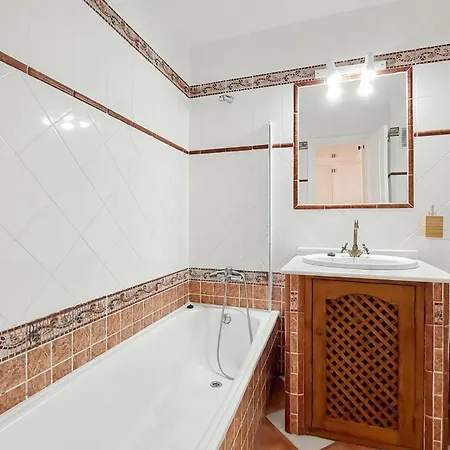 2 Bedroom Awesome In *